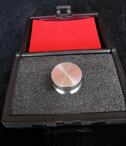 TROEMNER CALIBRATION WEIGHT 2KG KG KILOGRAM PLUS PROTECTIVE CASE FREE SHIPPING