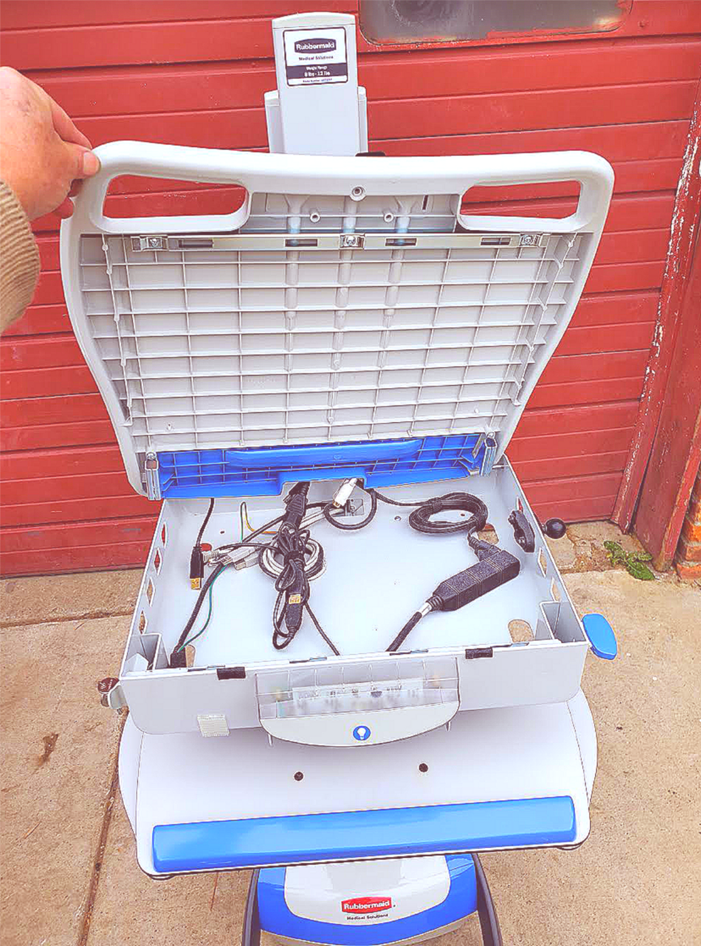 RUBBERMAID 1781127 ROLL STAND MEDICAL LAPTOP VARIABLE HEIGHT AC CART FREE SHIP