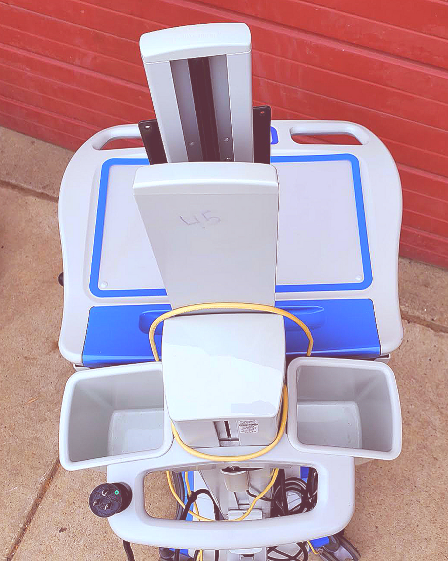 RUBBERMAID 1781127 ROLL STAND MEDICAL LAPTOP VARIABLE HEIGHT AC CART FREE SHIP