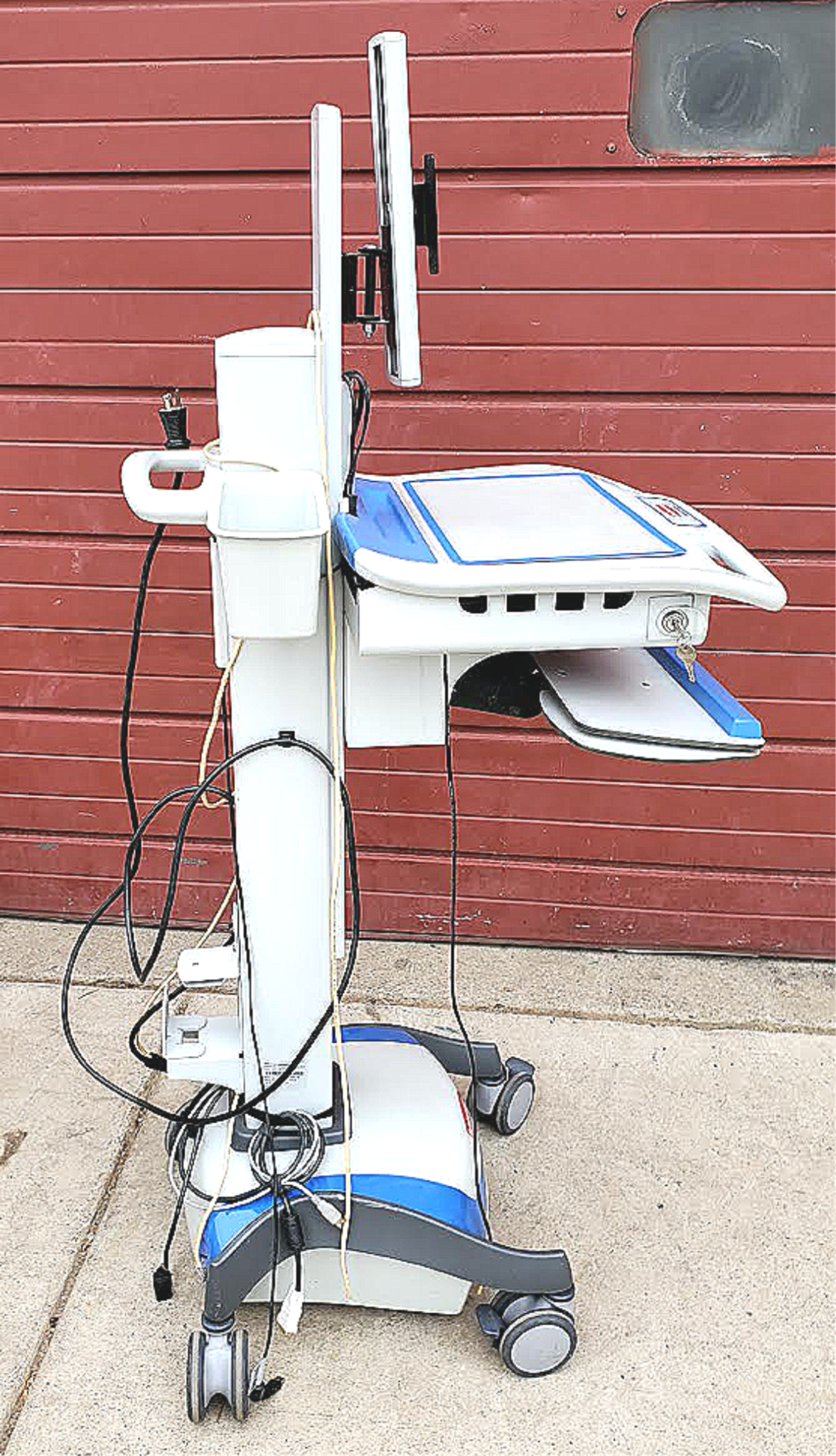 RUBBERMAID 4170097 ROLL STAND MEDICAL LAPTOP VARIABLE HEIGHT AC CART FREE SHIP