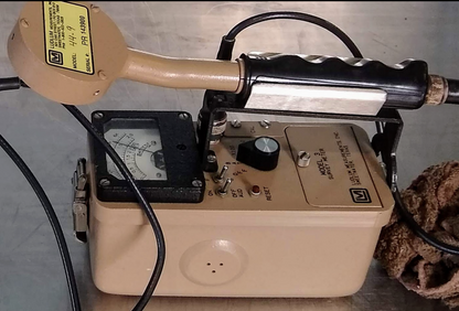 LUDLUM 3 SURVEY METER & 44-9 ALPHA BETA GAMMA RADIATION DETECTOR MANUAL FREESHIP