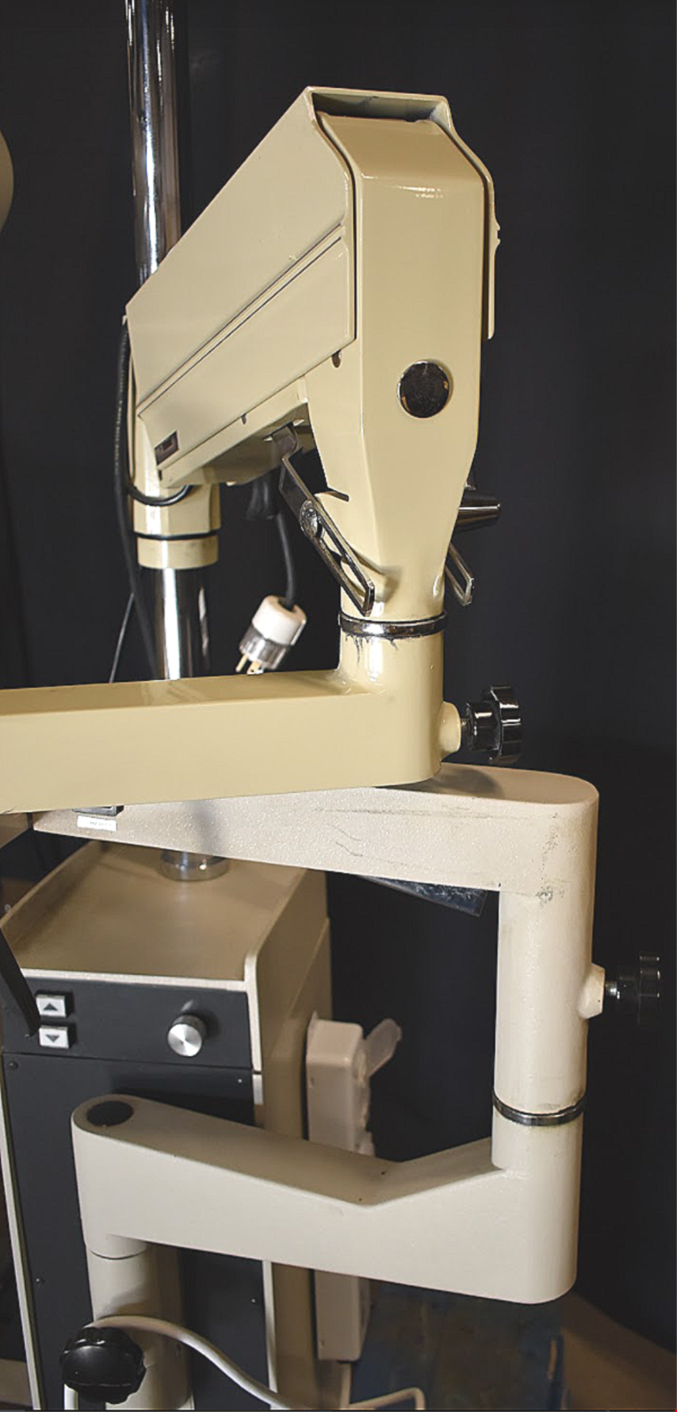 RELIANCE 7000HFC OPHTHALMOLOGIC POWER EXAM CHAIR & INSTRUMENT STAND WATCH VIDEO