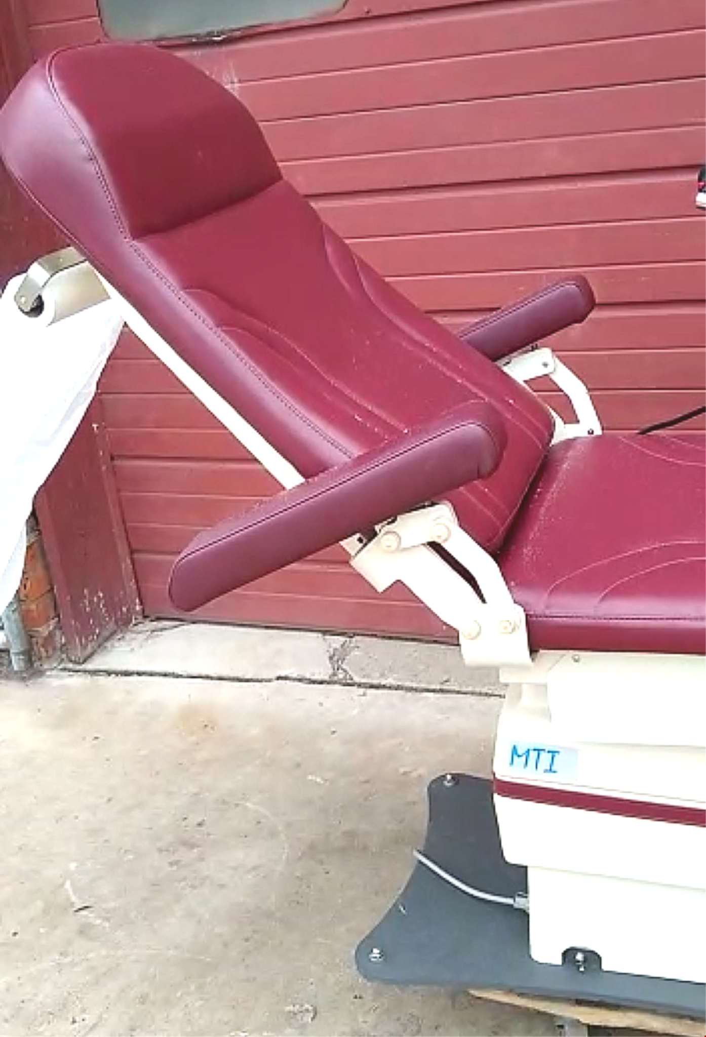 PERFECT NO FLAWS MTI POWER EXAM CHAIR 90-DAY-WARRANTY WATCH VIDEO FREE SHIPPING