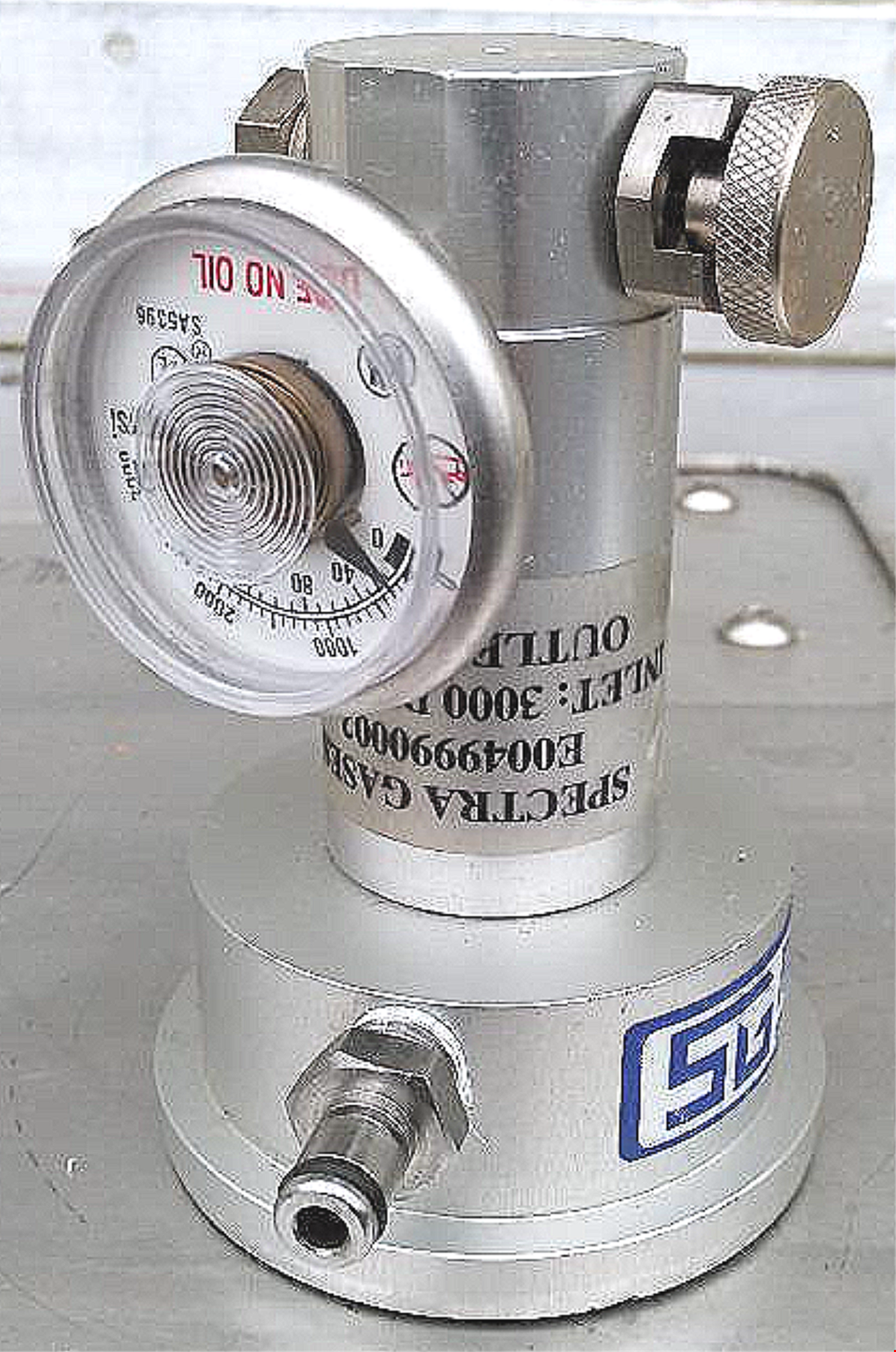 SPECTRA GASES GAS REGULATOR FLOW SHUT OFF CONTROL GAUGE VALVE 3000 Psi FREE SHIP