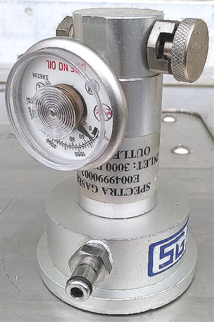 SPECTRA GASES GAS REGULATOR FLOW SHUT OFF CONTROL GAUGE VALVE 3000 Psi FREE SHIP