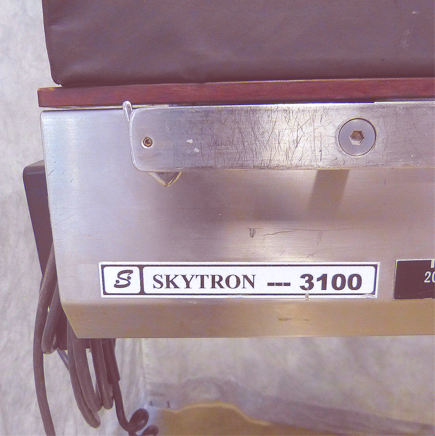 SKYTRON 3100 MEDICAL SURGERY POWER TABLE 500lbCapac +2STERIS ARMBOARD WATCHVIDEO