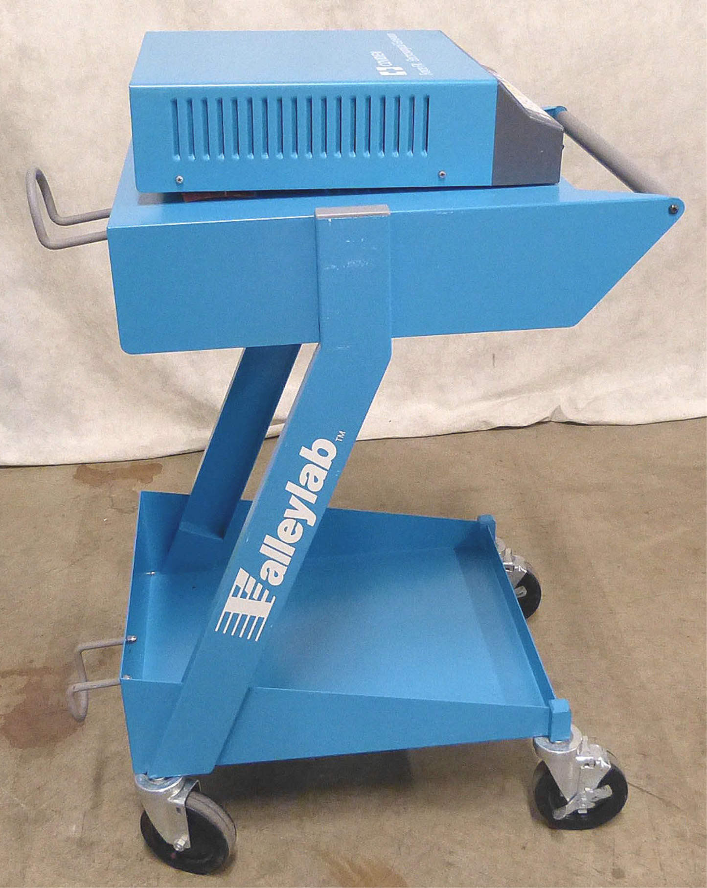 COVIDIEN FX-CS ELECTROSURGICAL GENERATOR with 3 FOOT REMOTES & CART FREE SHIP