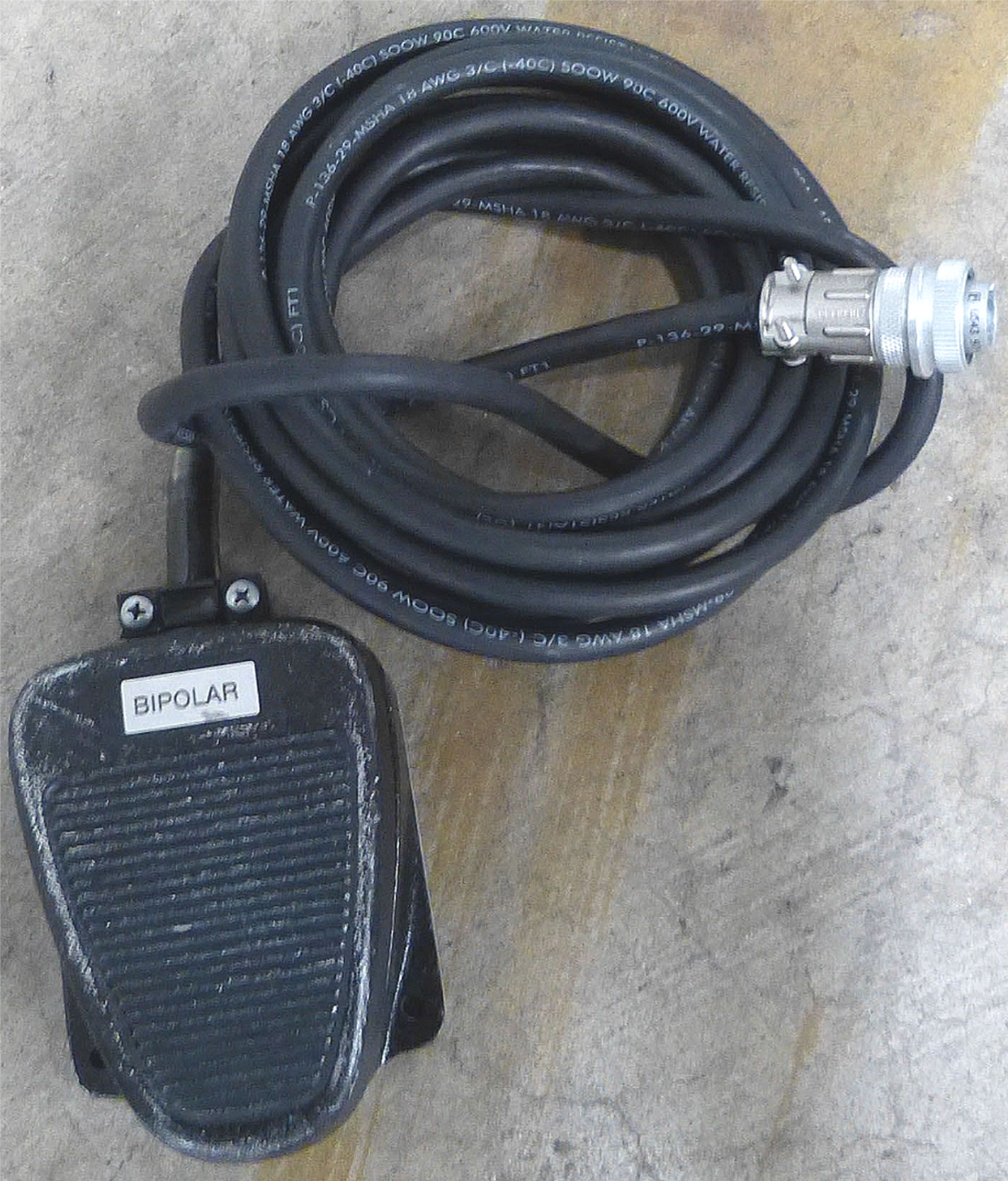 COVIDIEN FX-CS ELECTROSURGICAL GENERATOR w/3 FOOT REMOTES POSSIBLE CART FREESHIP