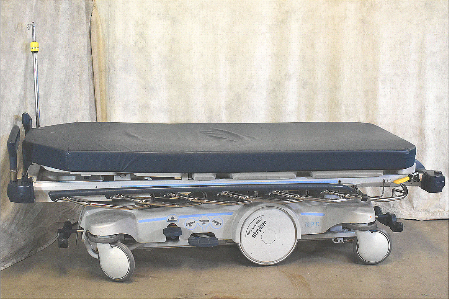 STRYKER 1015 BIG WHEEL HOSPITAL EMERGENCY MATTRESS GURNEY BED STRETCHER FREESHIP