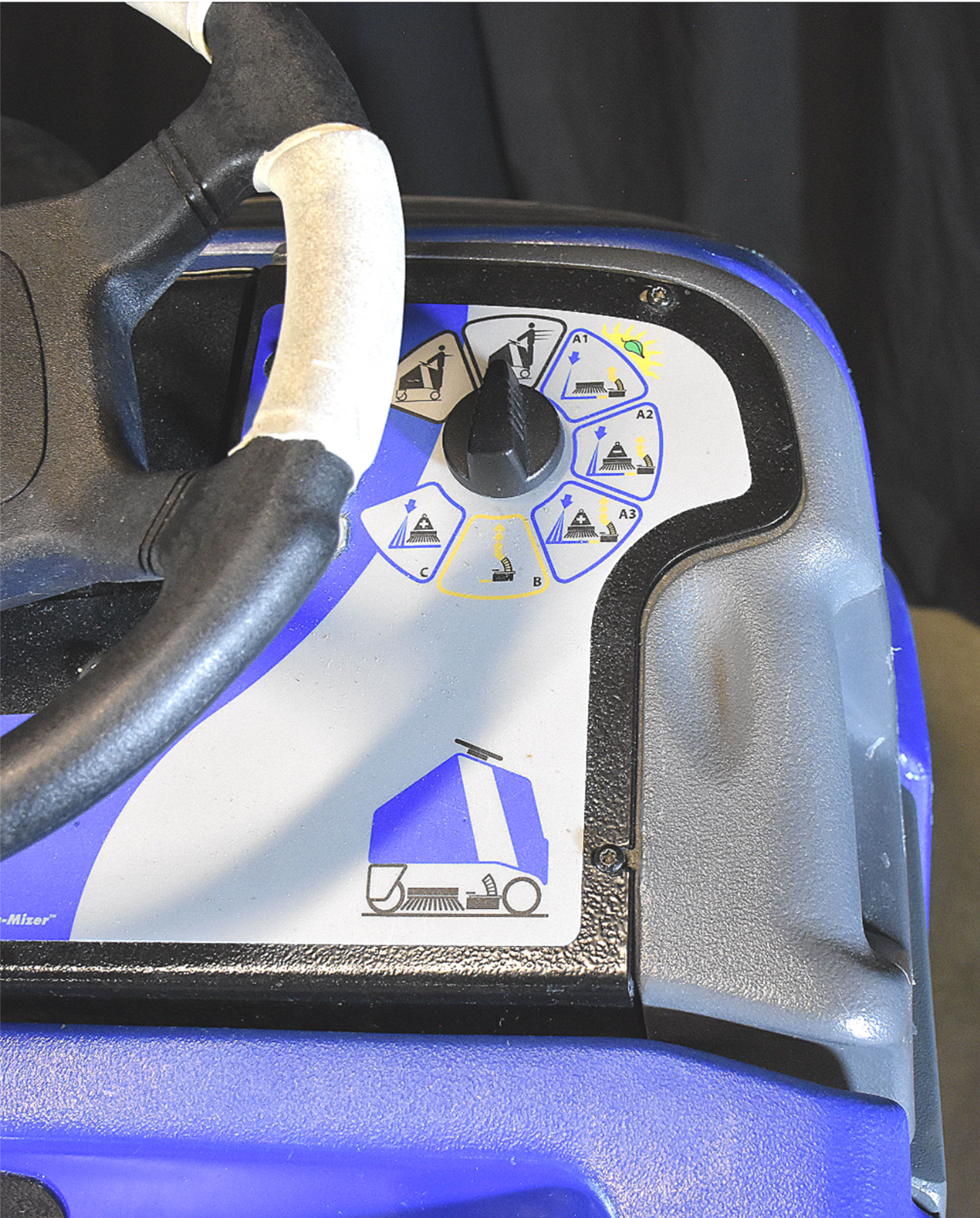 Warranty WINDSOR iSCRUB CSX24 CHARIOT RIDE-ON FLOOR SCRUBBER CHARGER WATCH-VIDEO
