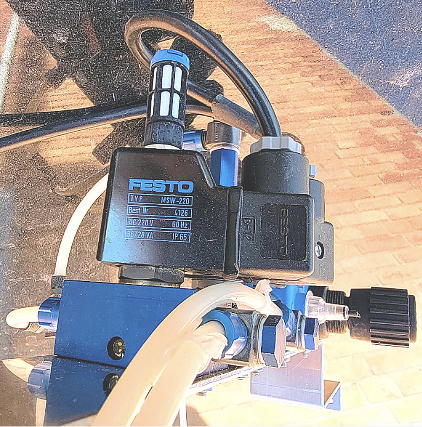 SET 2 FESTO MSW-220 SOLENOID COILS & 2 FRC-1/5-S-8 PRESSURE REGULATORS FREESHIP