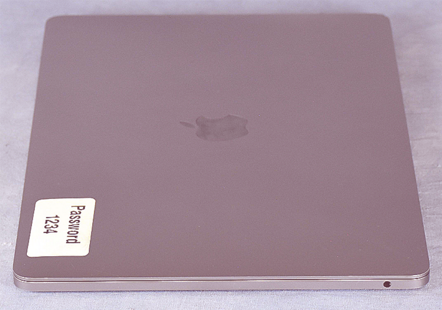 APPLE MacPRO 14.1 Model A1708 2.3Ghz DUALCORE i5 8GB 2133MHz RETINA 13" WARRANTY