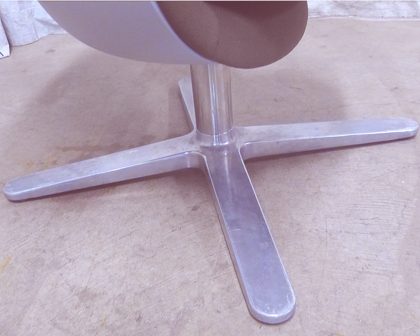 PAIR STEELCASE i2i CONTEMPORARY ACCENT SWIVEL ROOT BEER OFFICE CHAIRS with ARMS