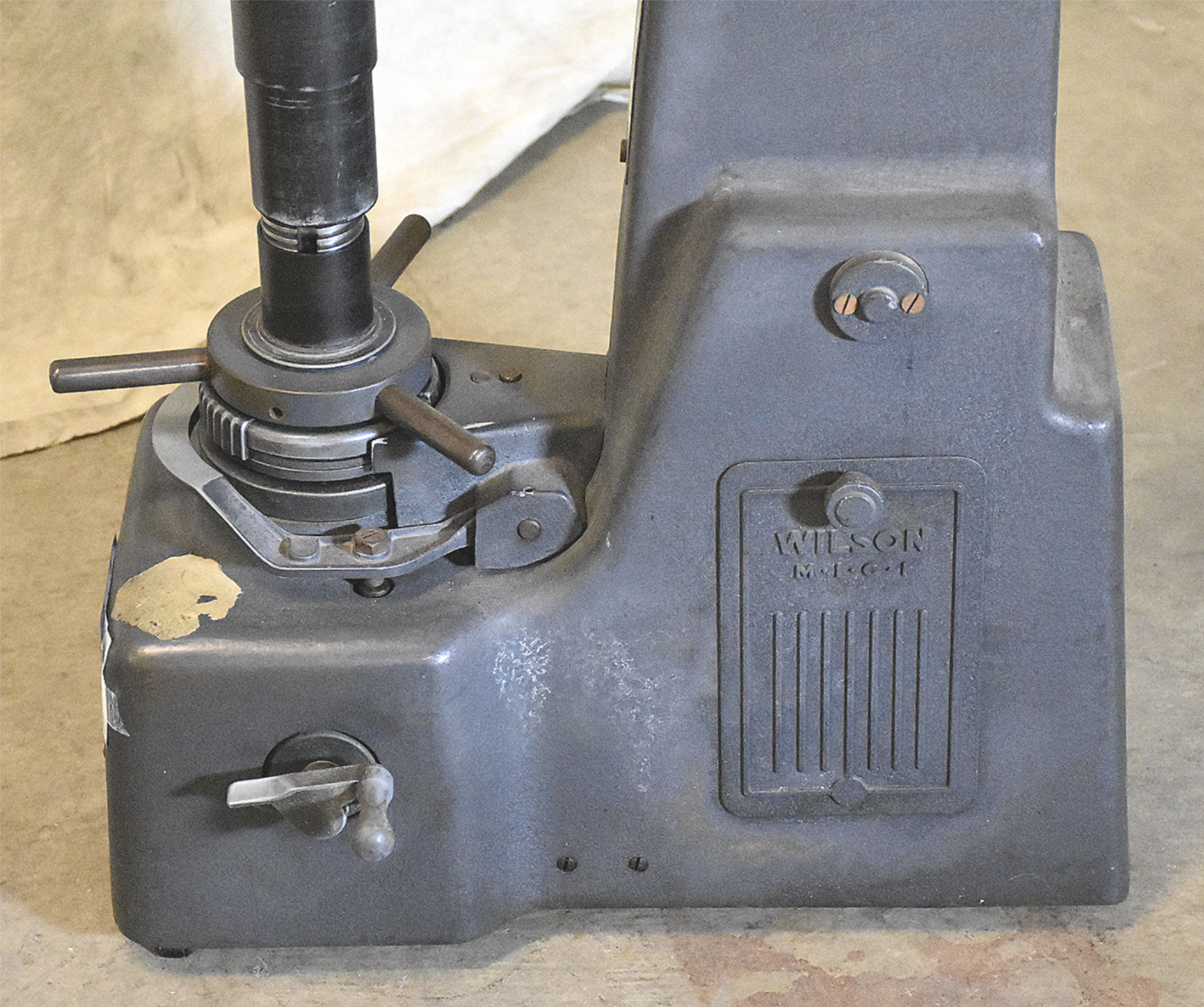 WILSON ROCKWELL 4JR ROCKWELL HARDNESS TESTER with SET OF FIVE WEIGHTS