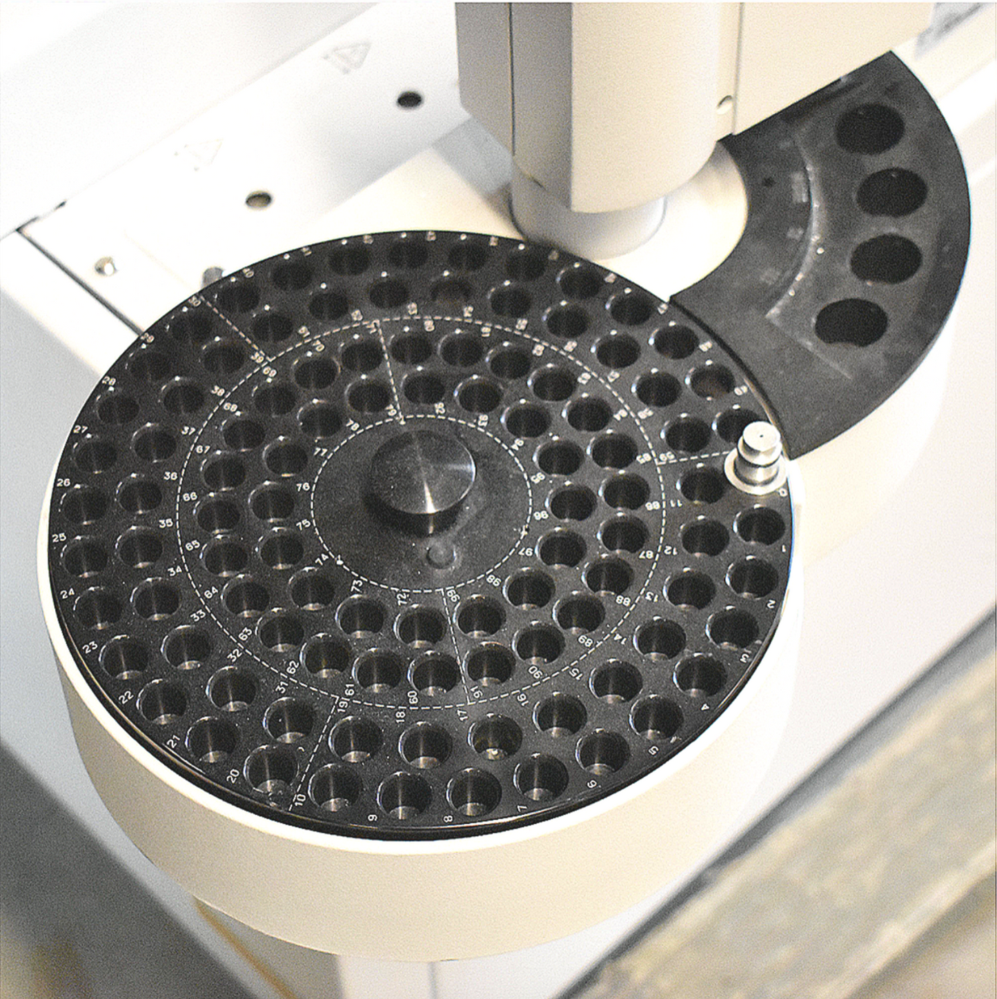 VARIAN 450-GC CHROMATOGRAPH MASS SPECTROMETER & ULVAC VACUUM PUMP WATCH VIDEO