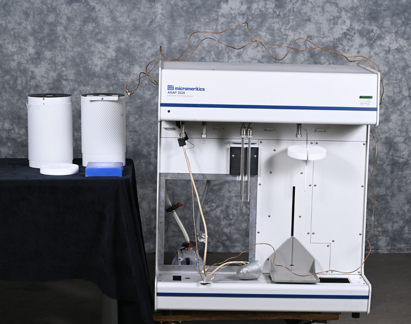 MICROMERITICS® ASAP 2020 SURFACE AREA & POROSITY ANALYZER EDWARDS EXT 75DX PUMP