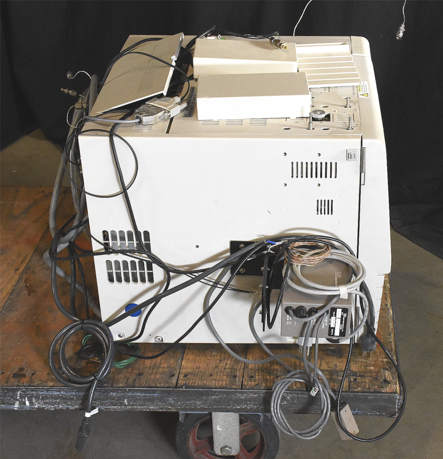 2 SHIMADZU GC-17A Gas Chromatograph 1 AOC-20i Autosampler & Injector