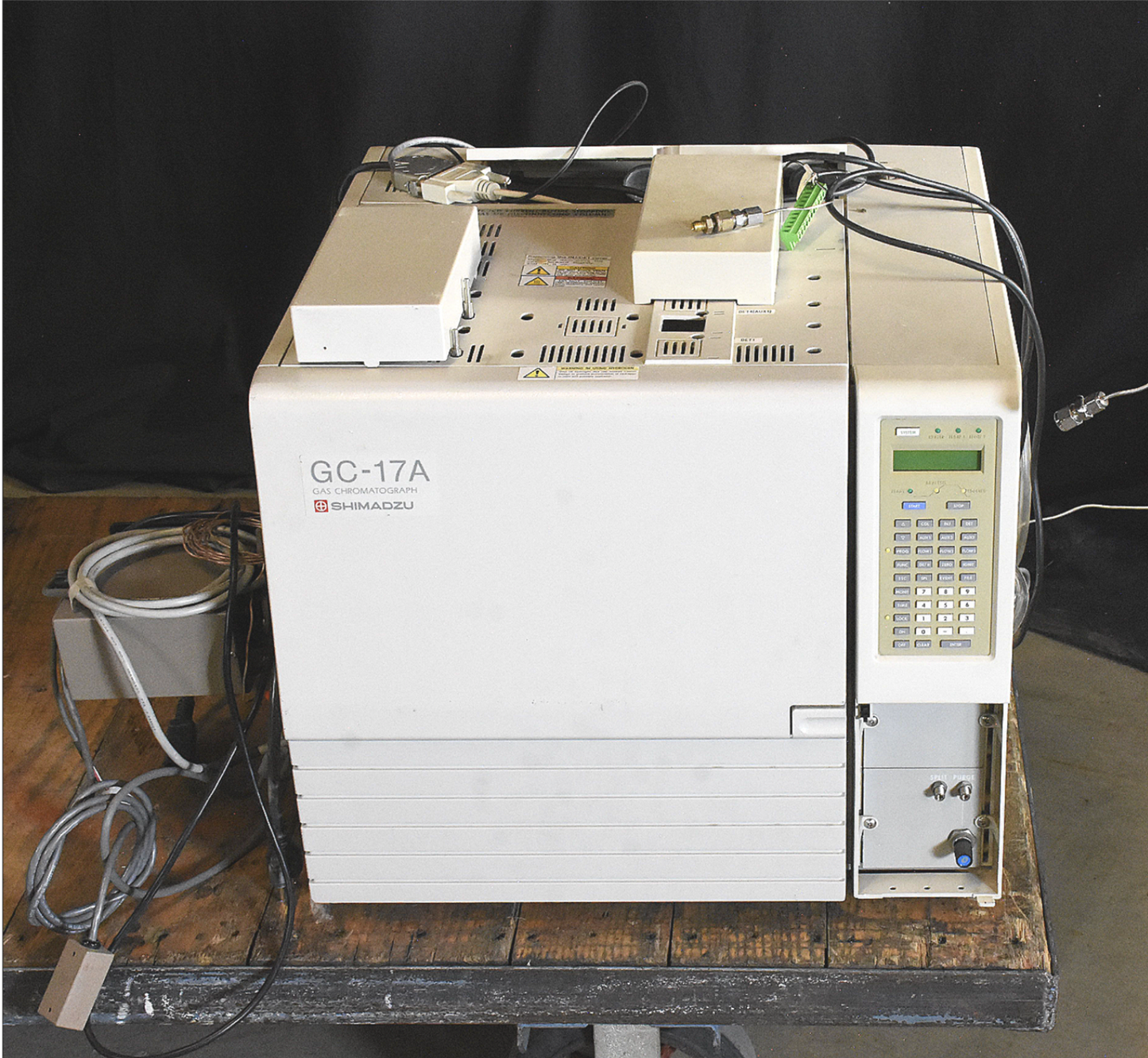 2 SHIMADZU GC-17A Gas Chromatograph 1 AOC-20i Autosampler & Injector