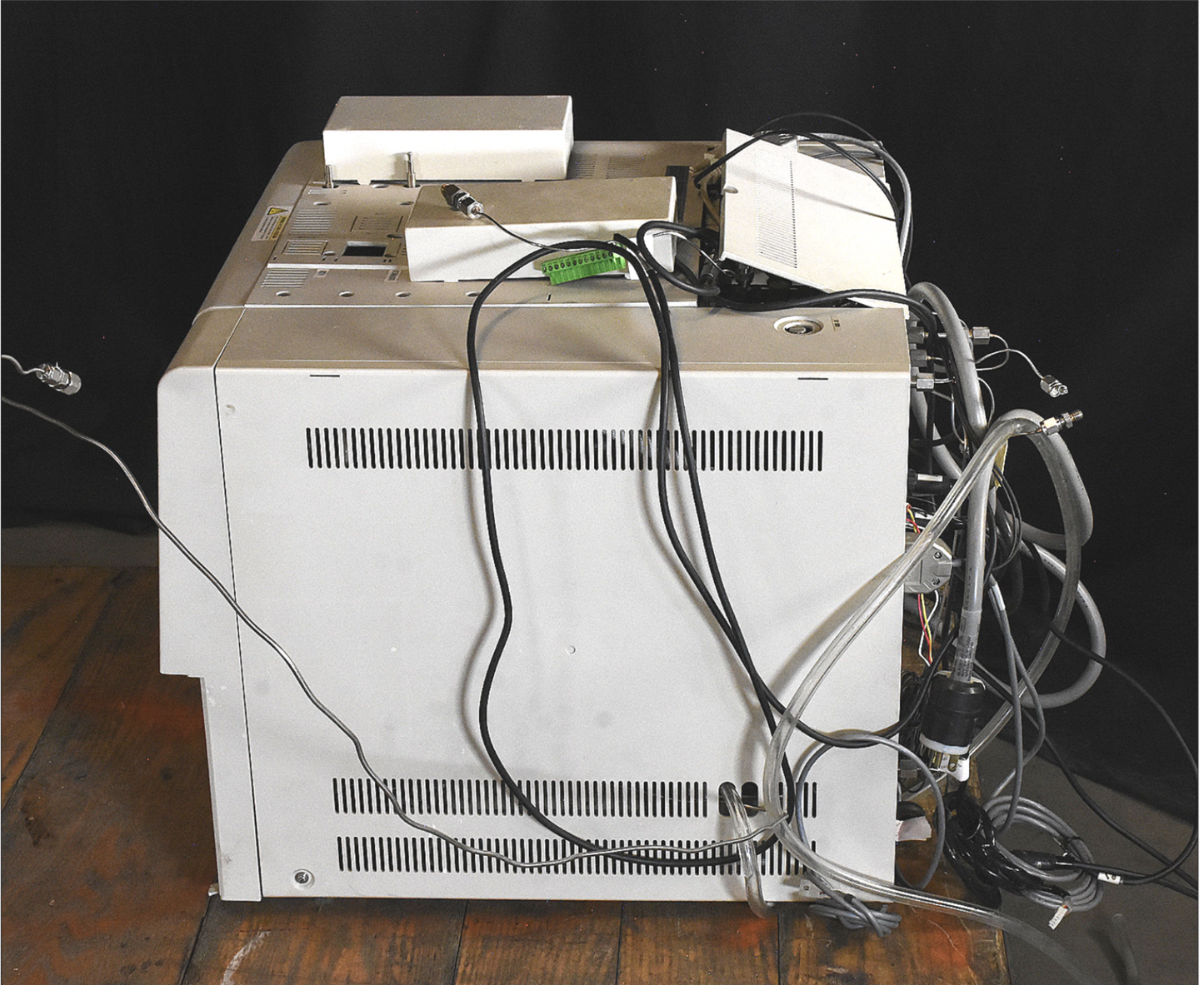 2 SHIMADZU GC-17A Gas Chromatograph 1 AOC-20i Autosampler & Injector