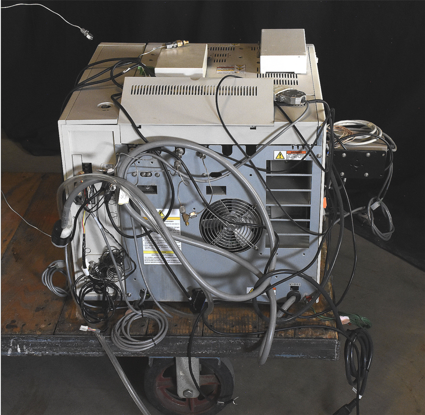 2 SHIMADZU GC-17A Gas Chromatograph 1 CMB-102GC 1 AOC-20i Autosampler & Injector