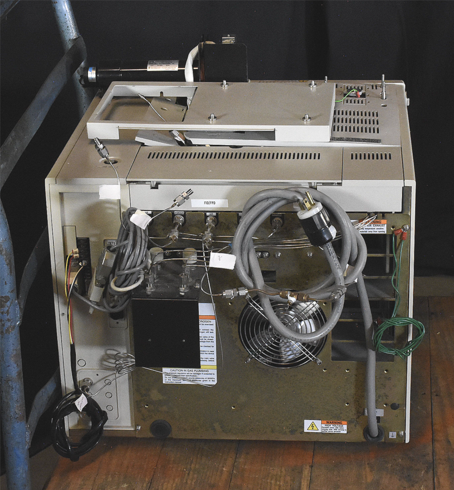 2 SHIMADZU GC-17A Gas Chromatograph 1 AOC-20i Autosampler & Injector