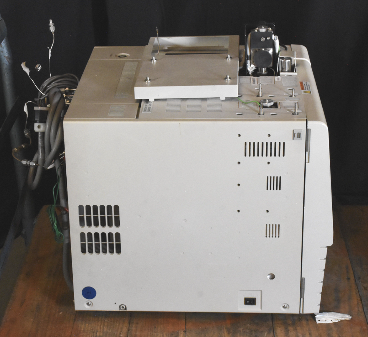 2 SHIMADZU GC-17A Gas Chromatograph 1 CMB-102GC 1 AOC-20i Autosampler & Injector