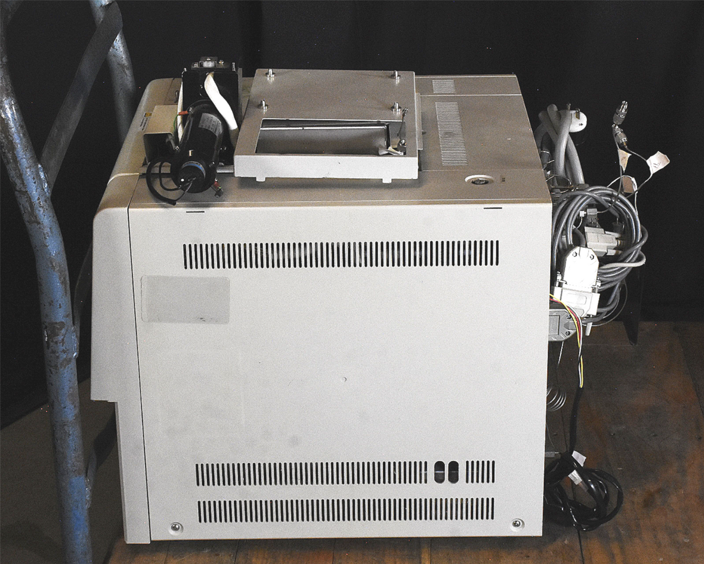 2 SHIMADZU GC-17A Gas Chromatograph 1 CMB-102GC 1 AOC-20i Autosampler & Injector