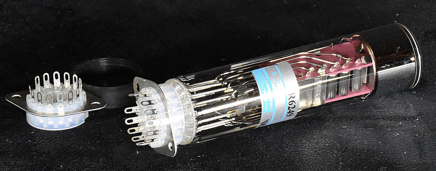 2 SHIMADZU GC-17A Gas Chromatograph 1 CMB-102GC 1 AOC-20i Autosampler & Injector