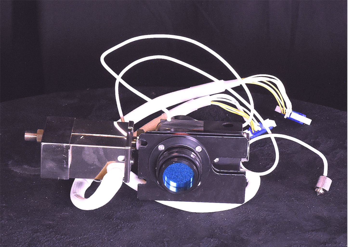 2 SHIMADZU GC-17A Gas Chromatograph 1 CMB-102GC 1 AOC-20i Autosampler & Injector