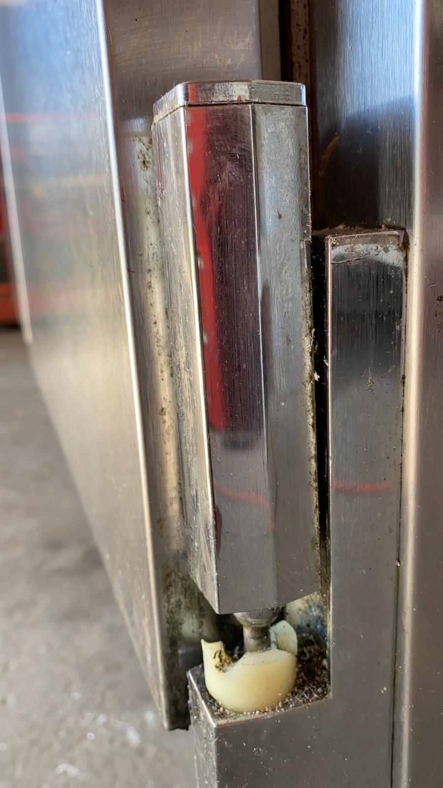 BEVERAGE-AIR 2 DOOR BKV SP60-16C SANDWICH PIZZA PREP TABLE FREE SHIP WATCH VIDEO