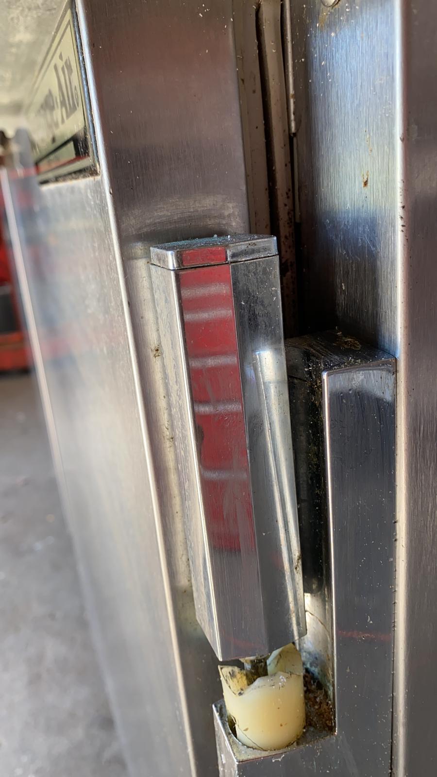 BEVERAGE-AIR 2 DOOR BKV SP60-16C SANDWICH PIZZA PREP TABLE FREE SHIP WATCH VIDEO