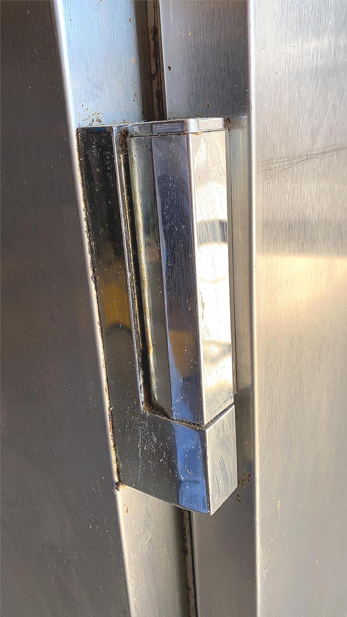 BEVERAGE-AIR 2 DOOR BKV SP60-16C SANDWICH PIZZA PREP TABLE FREE SHIP WATCH VIDEO