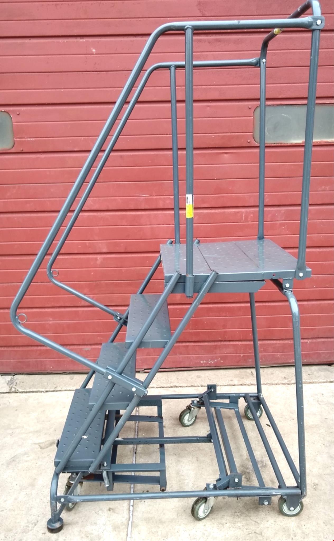 BALLYMORE 4STEP 40"High 450lbsCAPACITY FOUR WHEELED ROLLING STEP LADDER FREESHIP