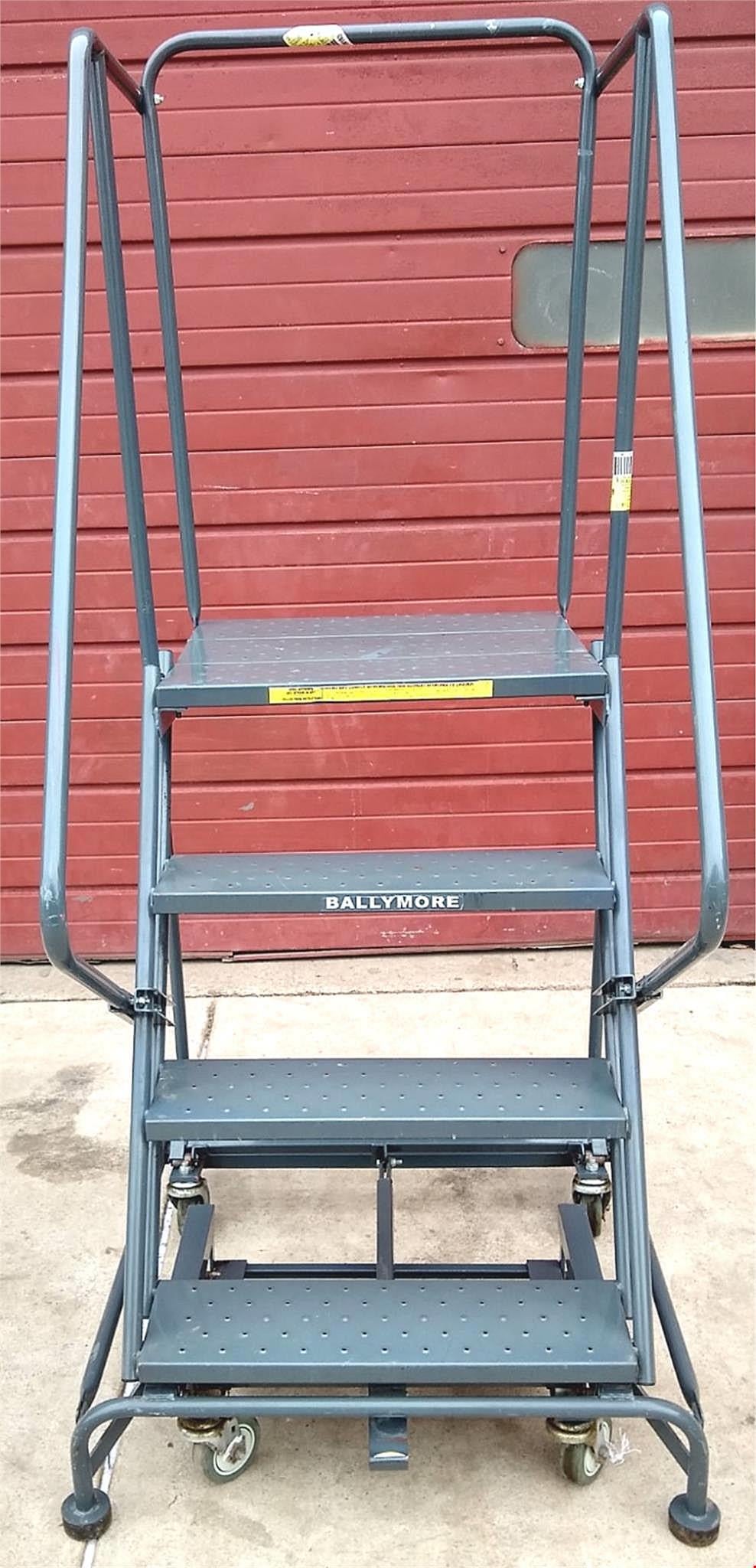 BALLYMORE 4STEP 40"High 450lbsCAPACITY FOUR WHEELED ROLLING STEP LADDER FREESHIP
