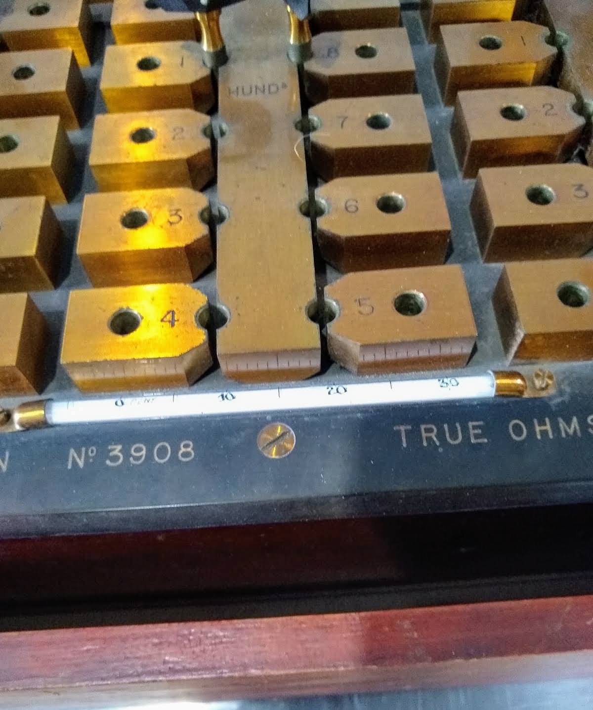 VINTAGE HISTORIC NALDER BROS of LONDON POTENTIOMETER RESISTANCE BOX 27"x13"x11"