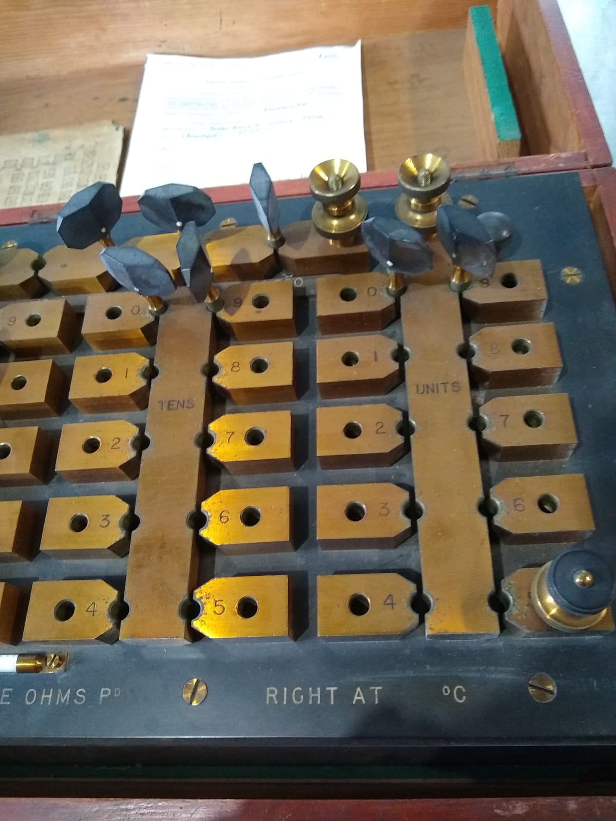 VINTAGE HISTORIC NALDER BROS of LONDON POTENTIOMETER RESISTANCE BOX 27"x13"x11"