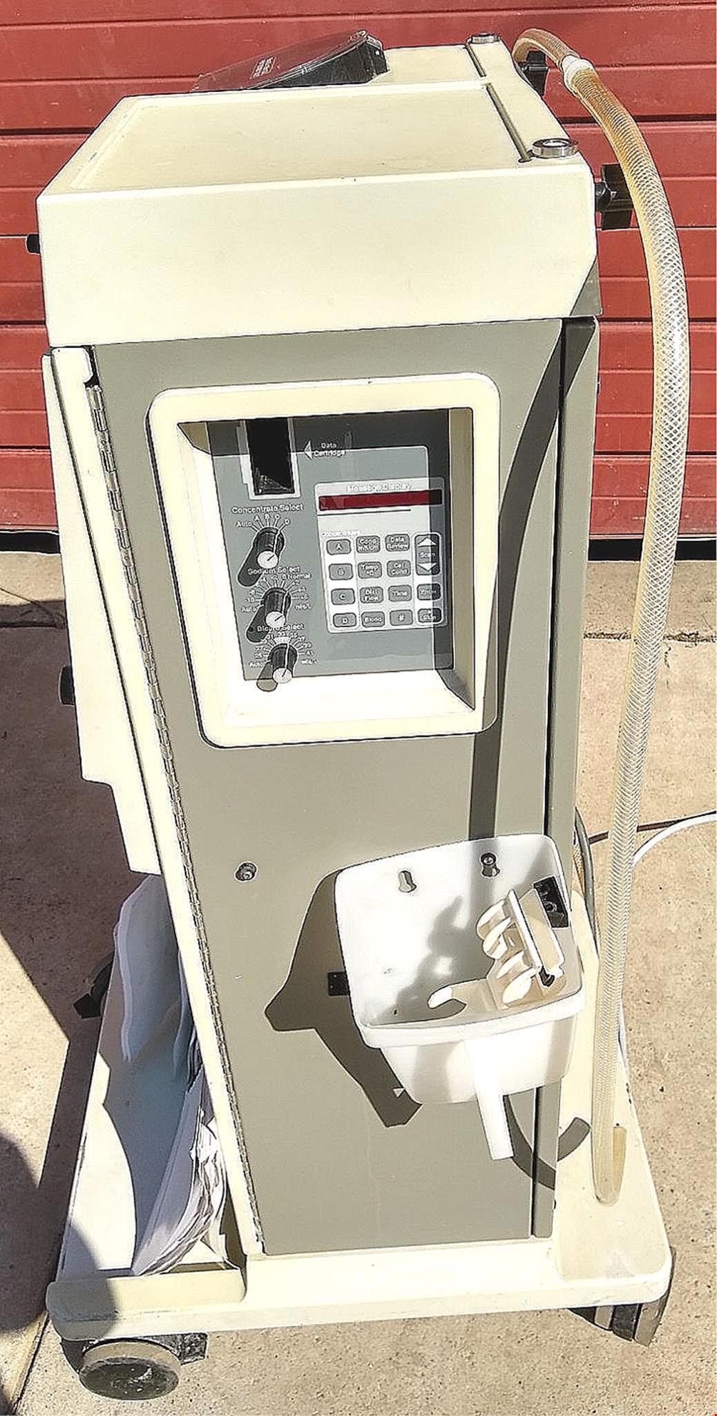 B BRAUN® 1550 HEMODIALYSIS MACHINE 5M5538R POWERS ON FINE FREE COMMERCIAL SHIPIN