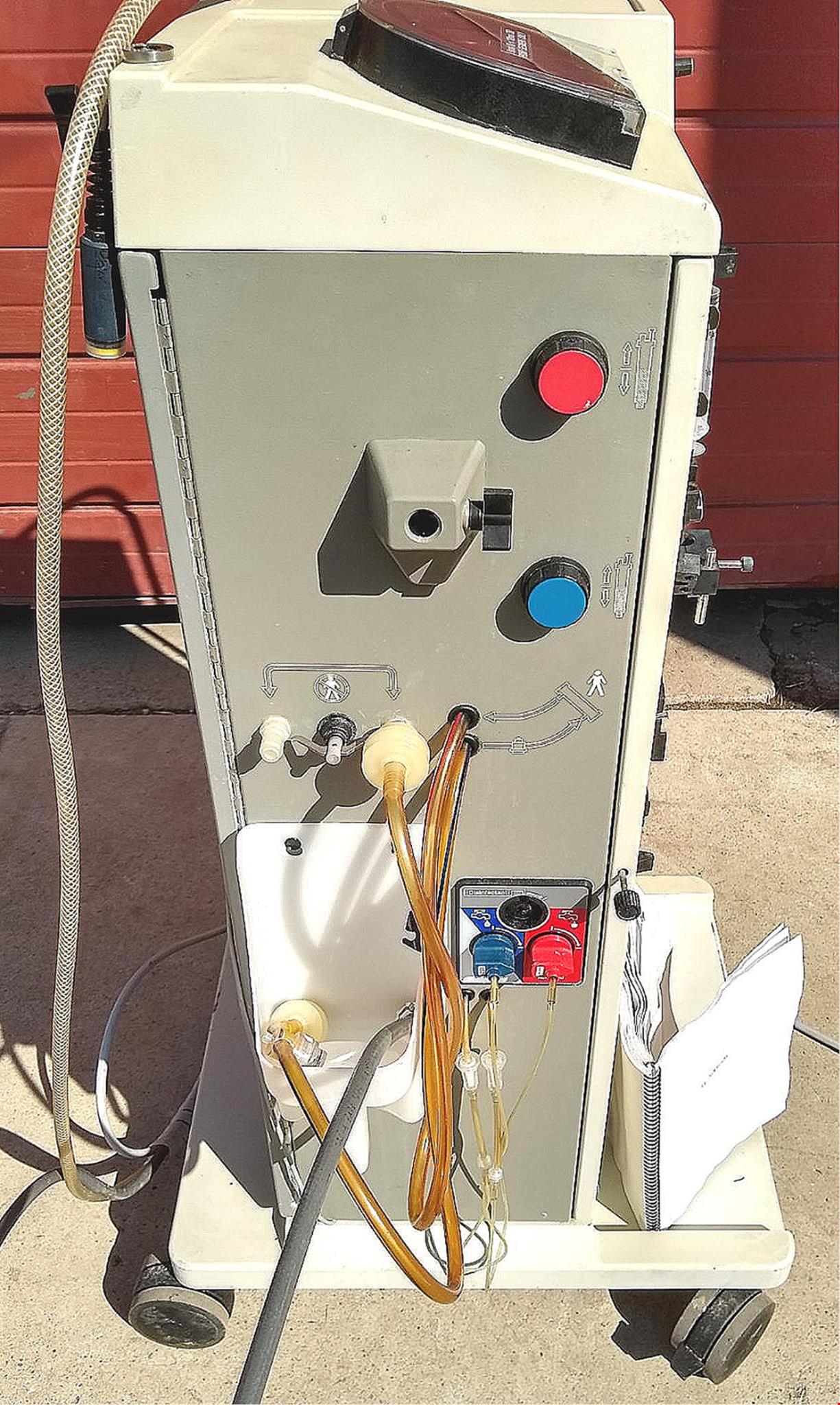 B BRAUN® 1550 HEMODIALYSIS MACHINE 5M5538R POWERS ON FINE FREE COMMERCIAL SHIPIN