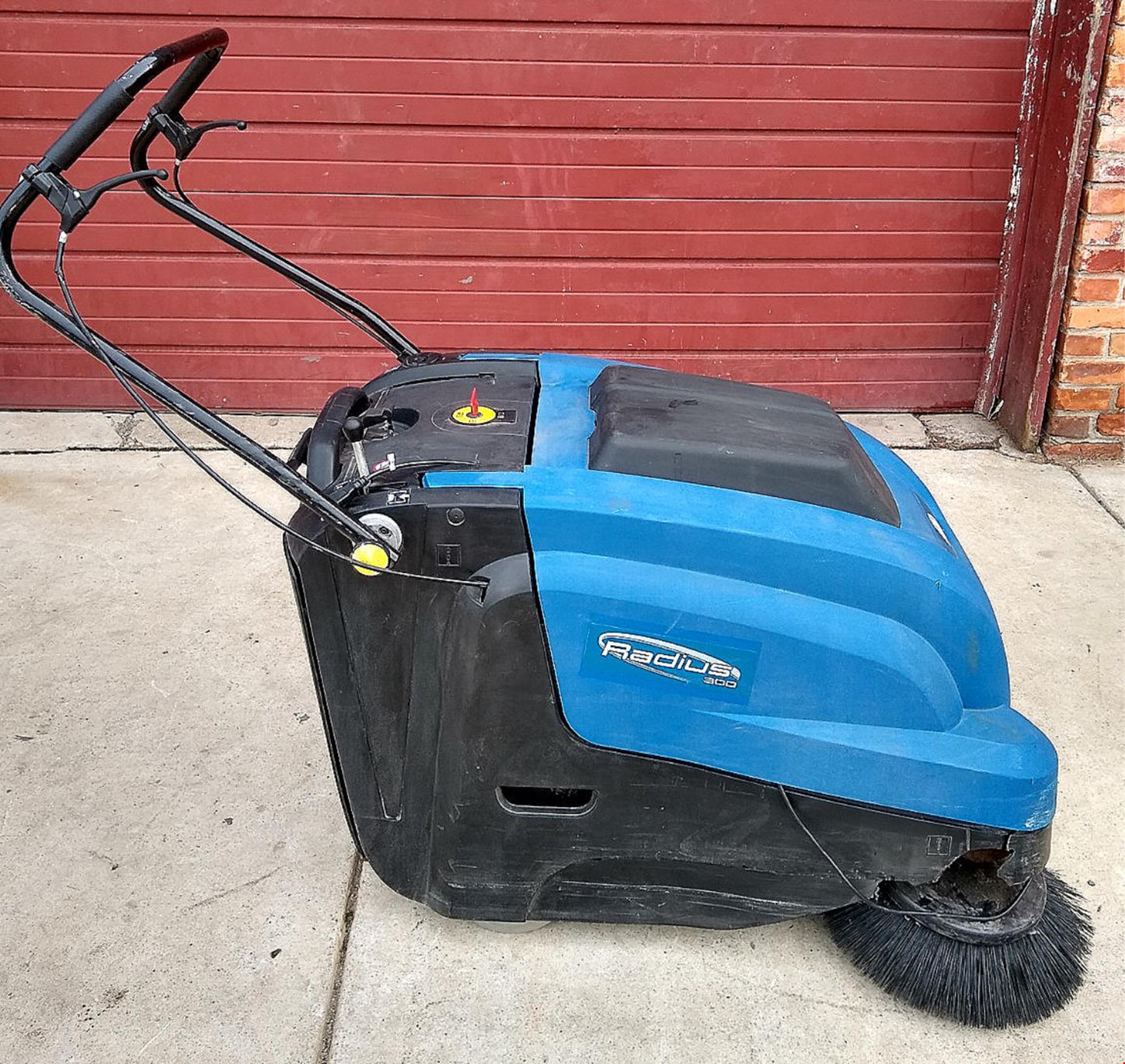 WINDSOR RADIUS 300 COMMERCIAL SWEEPER w2 B NEW BATTERIES 90DAYWARRANTY FREE SHIP
