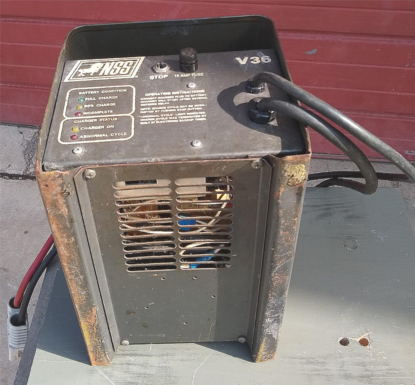 WINDSOR iSCRUB CSX24 CHARIOT RIDE ON FLOOR AUTO SCRUBBER with CHARGER FREE SHIP