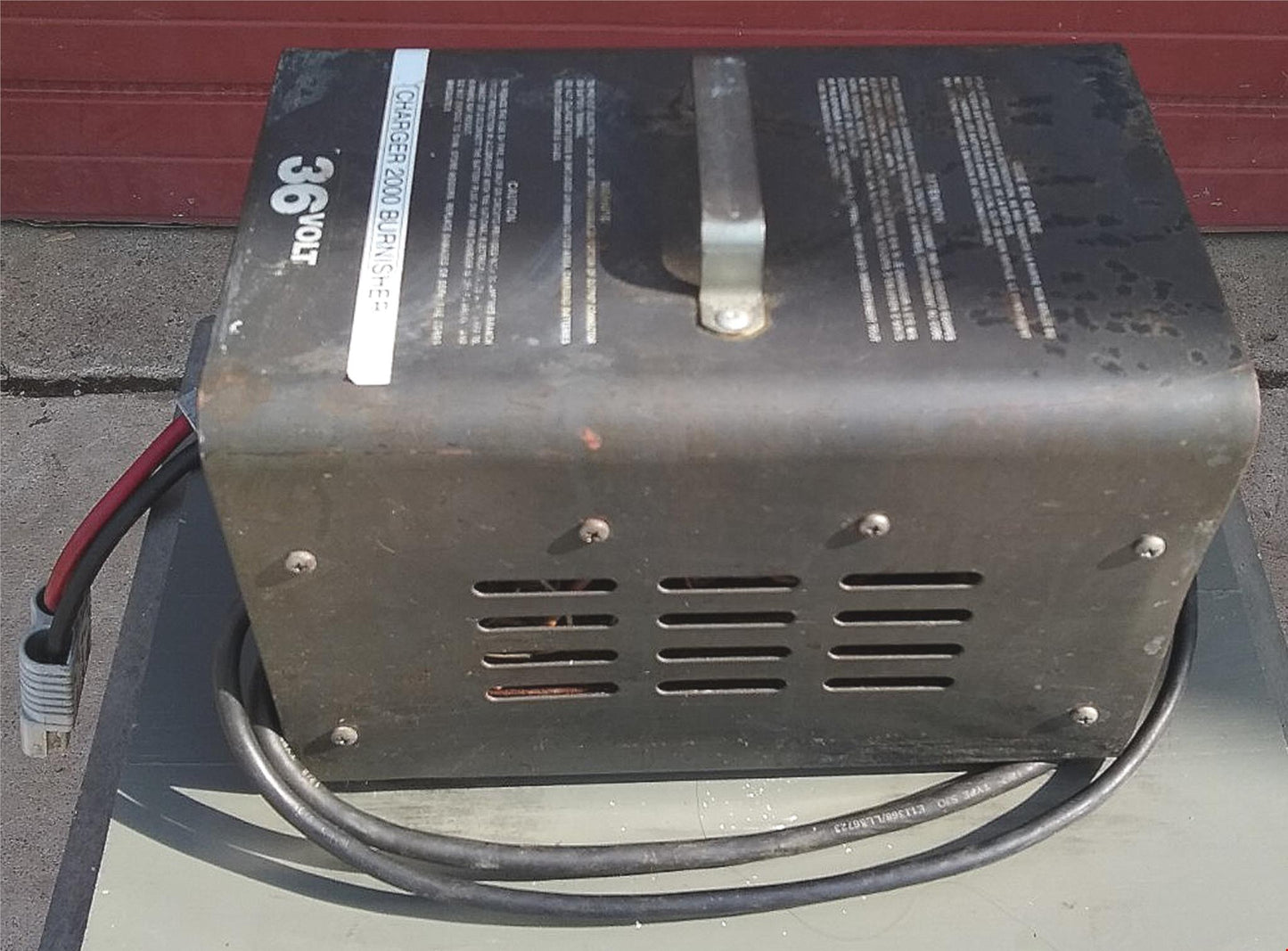 WINDSOR iSCRUB CSX24 CHARIOT RIDE ON FLOOR AUTO SCRUBBER with CHARGER FREE SHIP