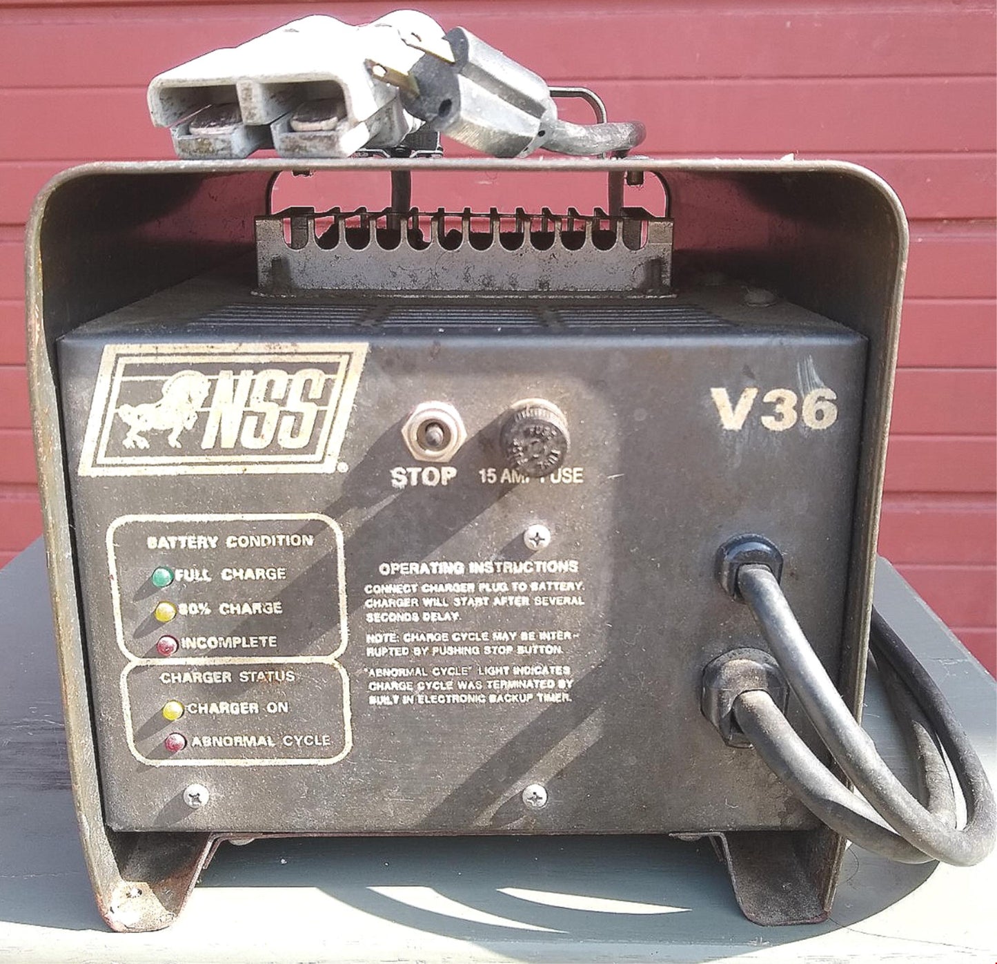 WINDSOR iSCRUB CSX24 CHARIOT RIDE ON FLOOR AUTO SCRUBBER with CHARGER FREE SHIP