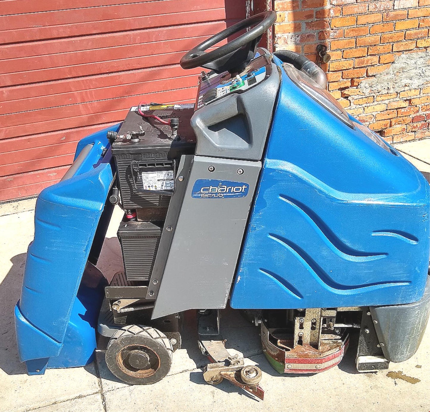 WINDSOR iSCRUB CSX24 CHARIOT RIDE ON FLOOR AUTO SCRUBBER with CHARGER FREE SHIP