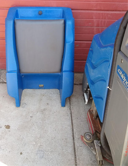 WINDSOR iSCRUB CSX24 CHARIOT RIDE ON FLOOR AUTO SCRUBBER with CHARGER FREE SHIP