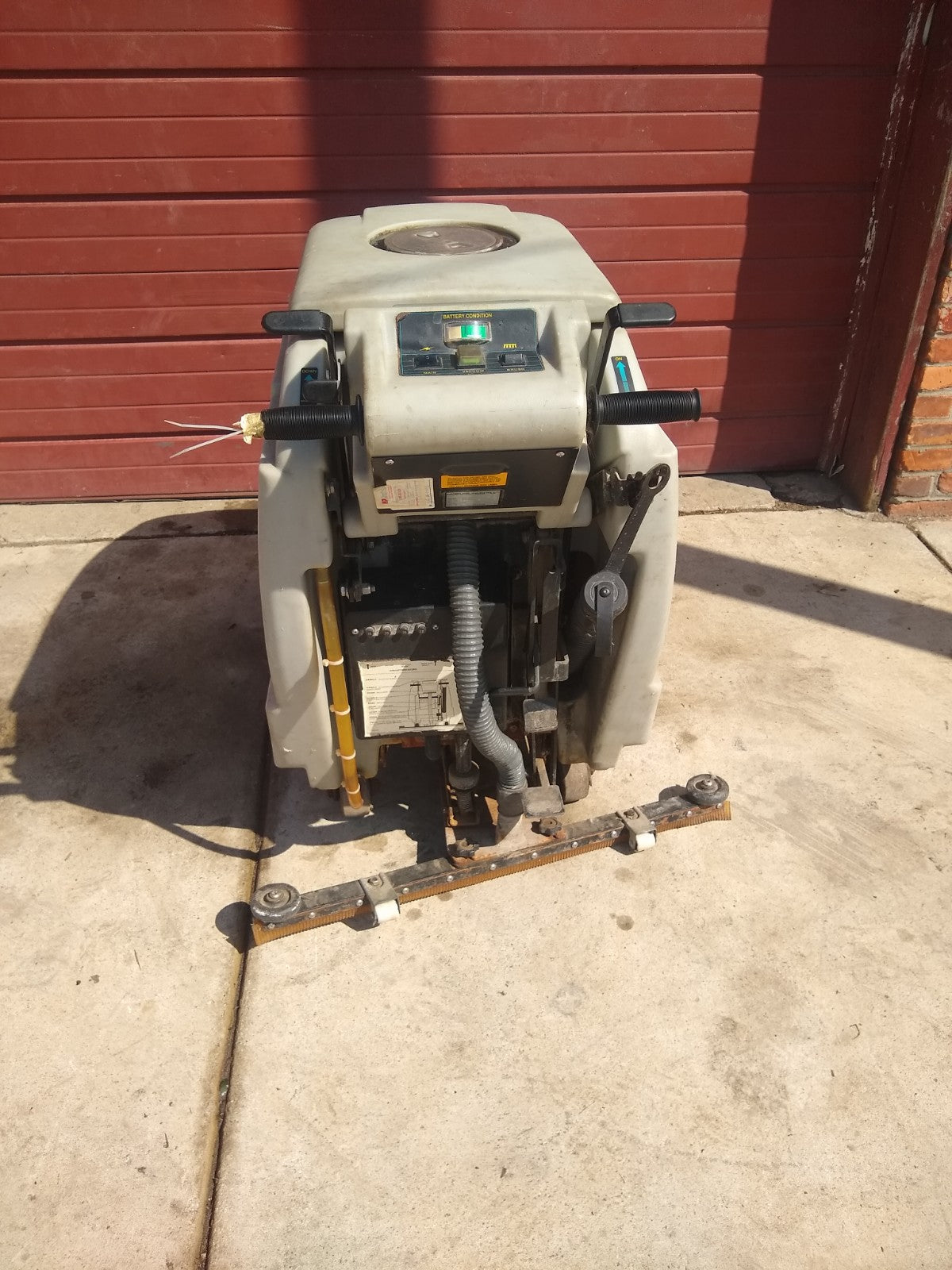 NOBLES 2701 SPEED SCRUB 27" FLOOR SCRUBBER BATTERIES CHARGER WARRANTY FREE SHIP