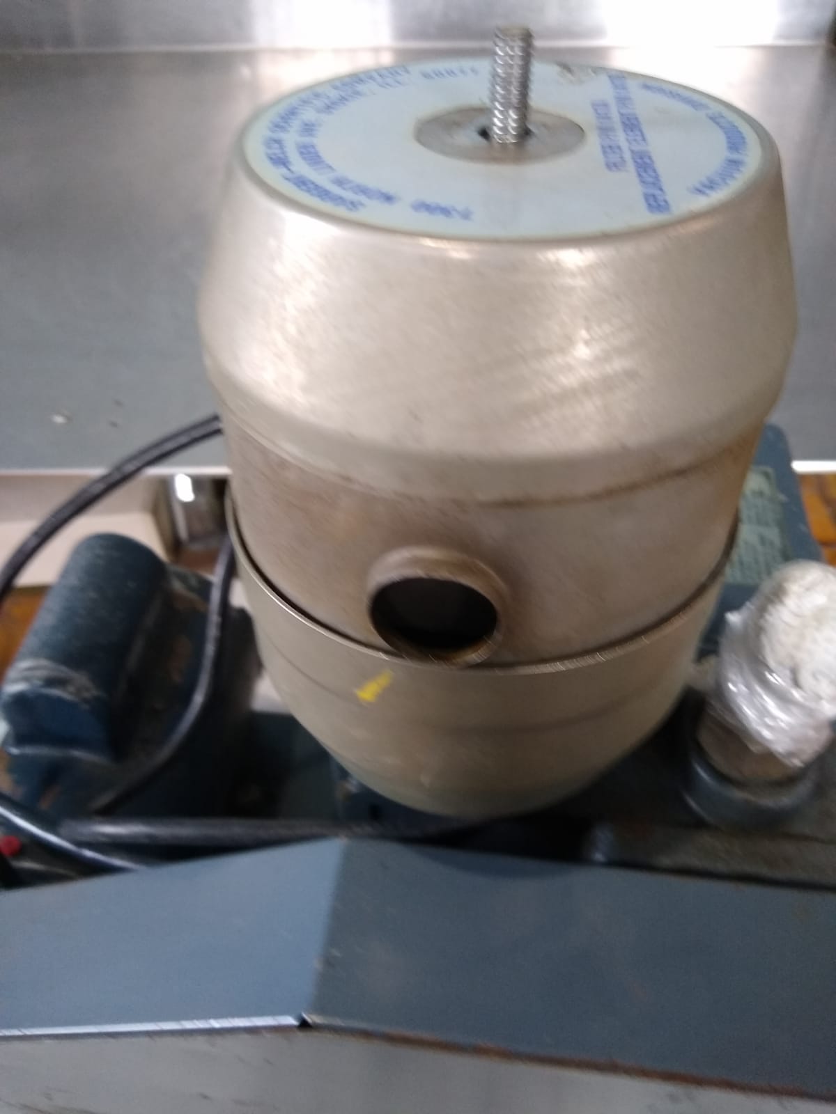 WARRANTY WELCH BELT DRIVEN DUOSEAL MODEL 1402 VACCUM PUMP 1x10⁻⁴ torr WATCHVIDEO