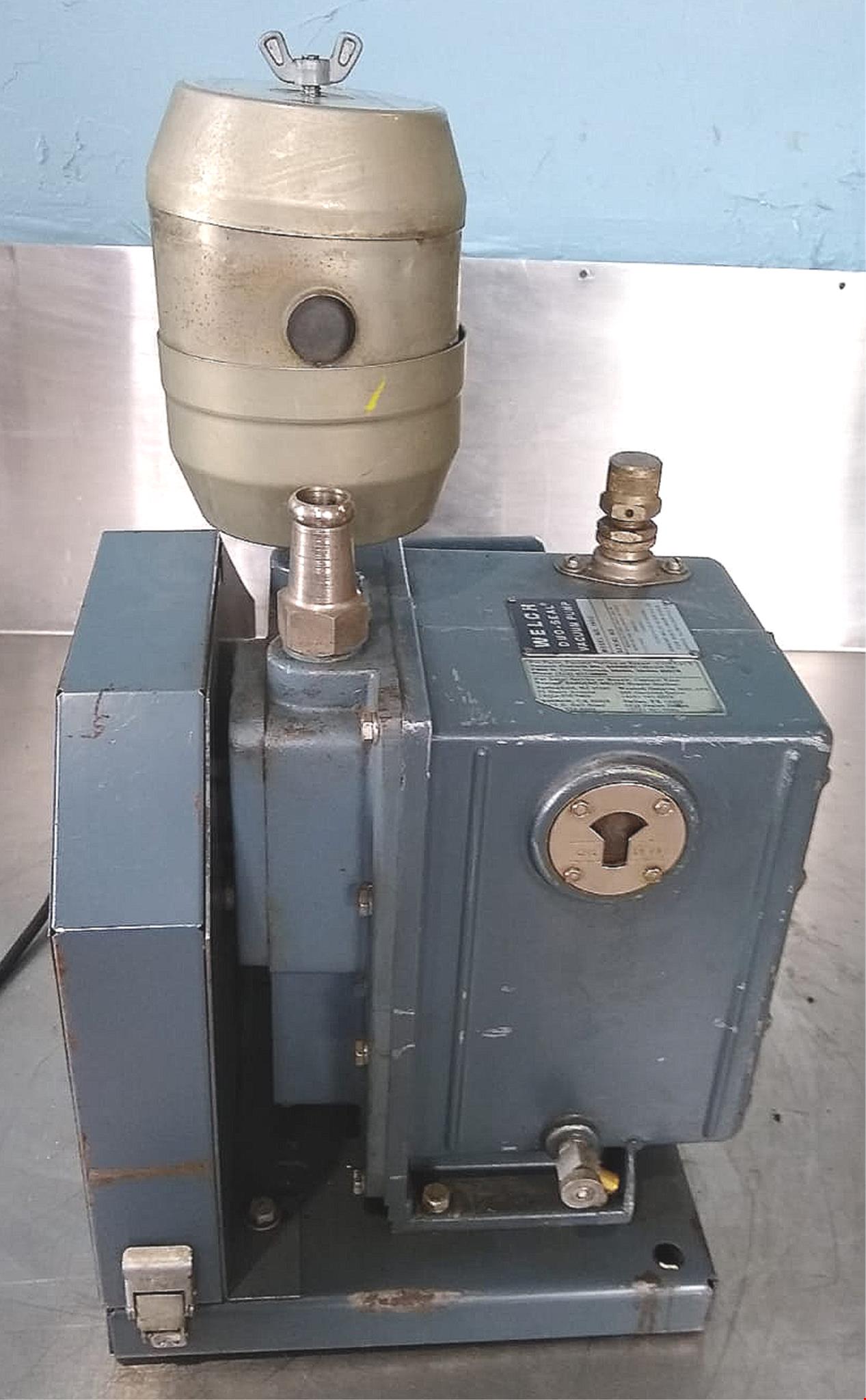 WARRANTY WELCH BELT DRIVEN DUOSEAL MODEL 1402 VACCUM PUMP 1x10⁻⁴ torr WATCHVIDEO