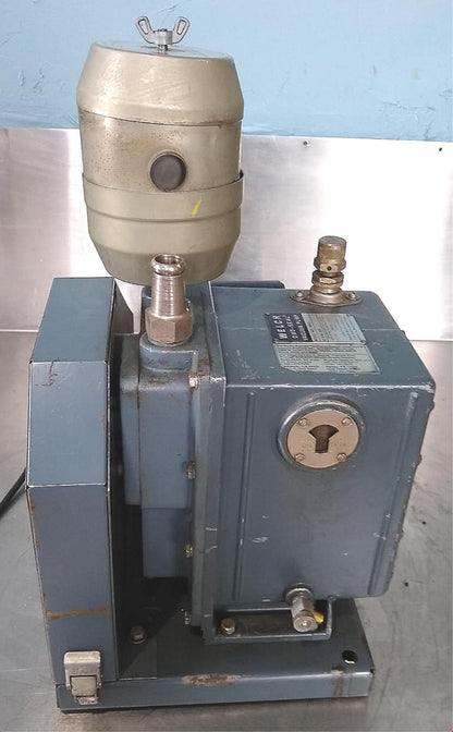 WARRANTY WELCH BELT DRIVEN DUOSEAL MODEL 1402 VACCUM PUMP 1x10⁻⁴ torr WATCHVIDEO