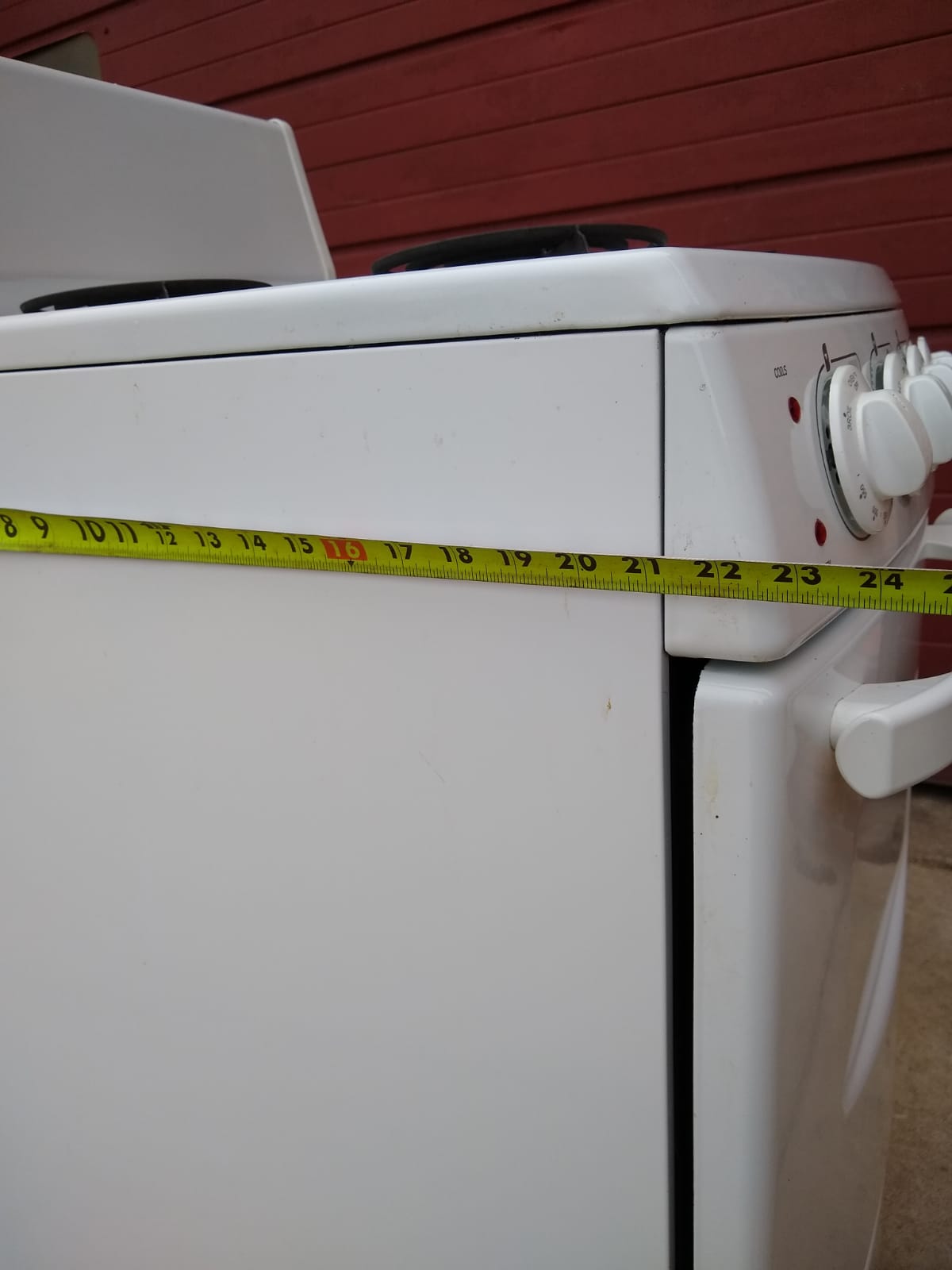 PERFECT FOR TIGHT SPACE DANBY 20" FREESTANDING ELECTRIC RANGE OVEN 220Volt WHITE