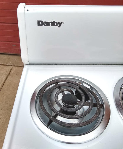 PERFECT FOR TIGHT SPACE DANBY 20" FREESTANDING ELECTRIC RANGE OVEN 220Volt WHITE